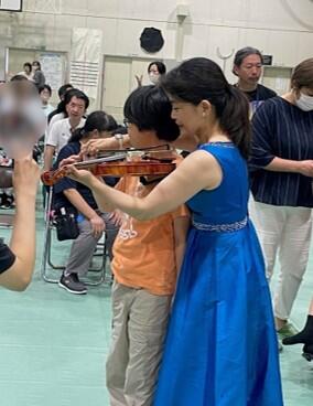 訪問コンサートの様子